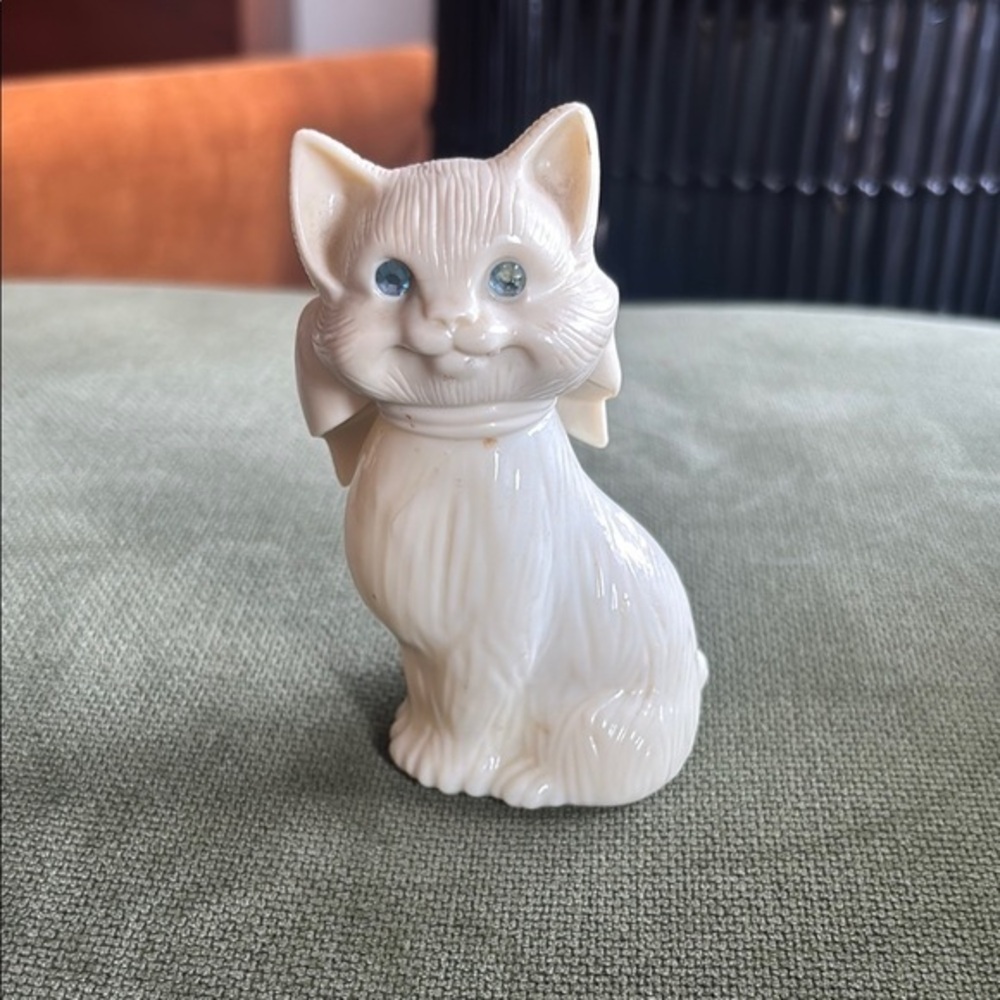 Vintage Avon Cream Cat- collectible desk figurine/decor